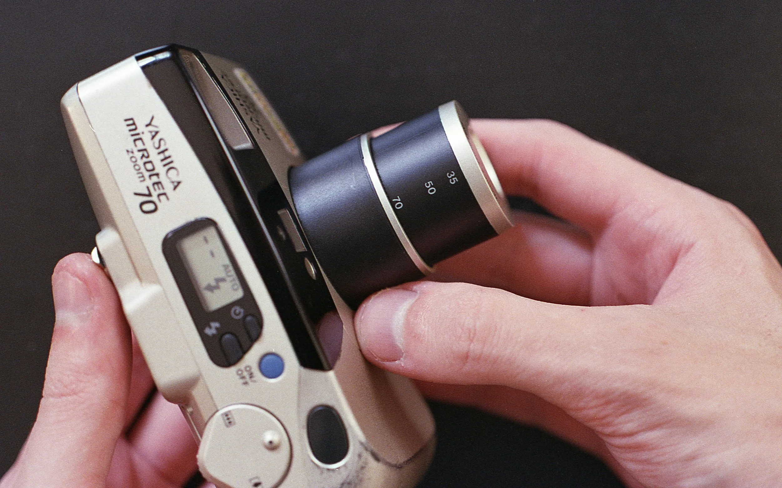 Yashica Microtec Zoom 70 — Aperture Preview